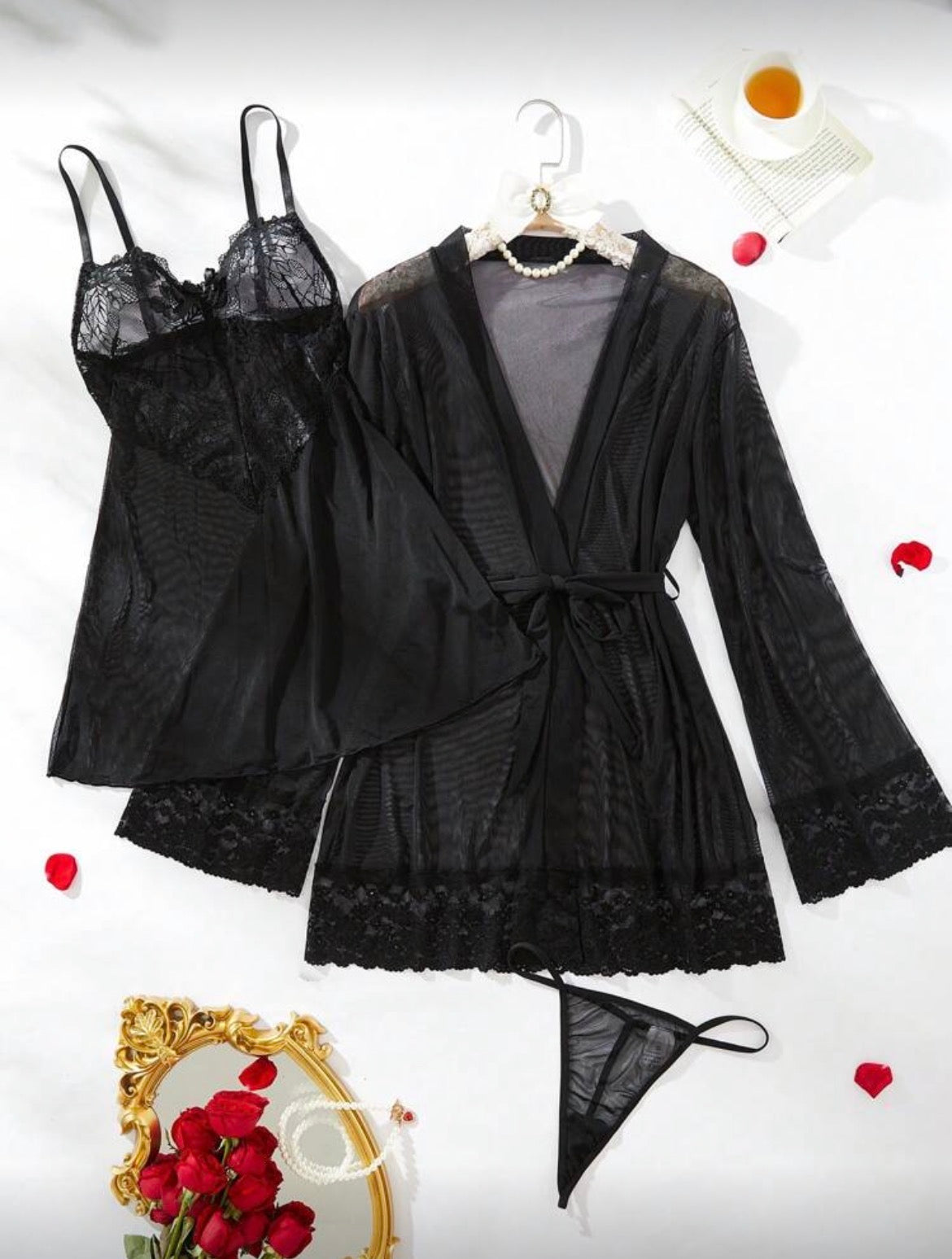 Chemis de nuit 3 piéces avec pinoir - ceinture - nuisette - string
