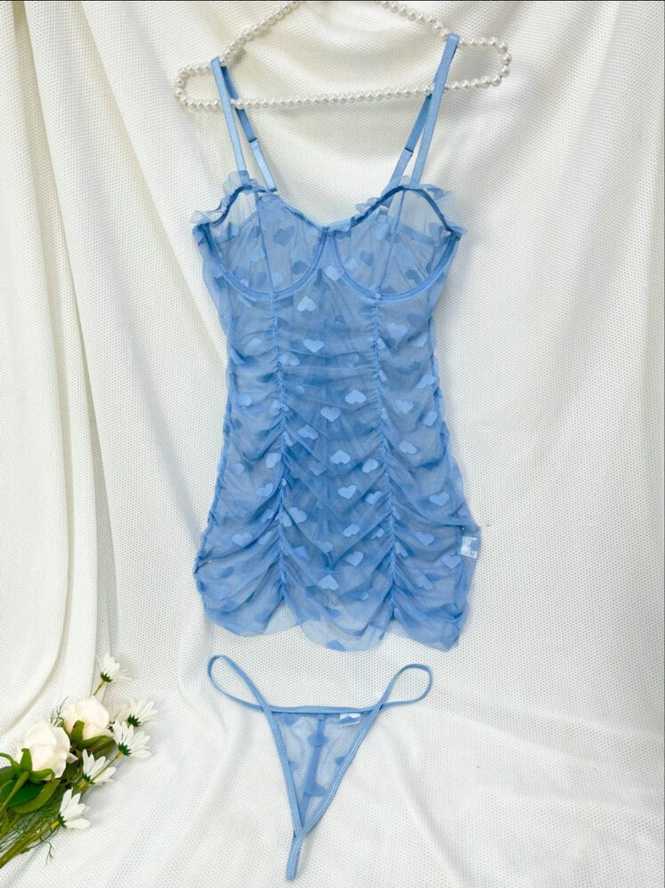 Nuisette avec string en dentelle en couleur bleu ciel