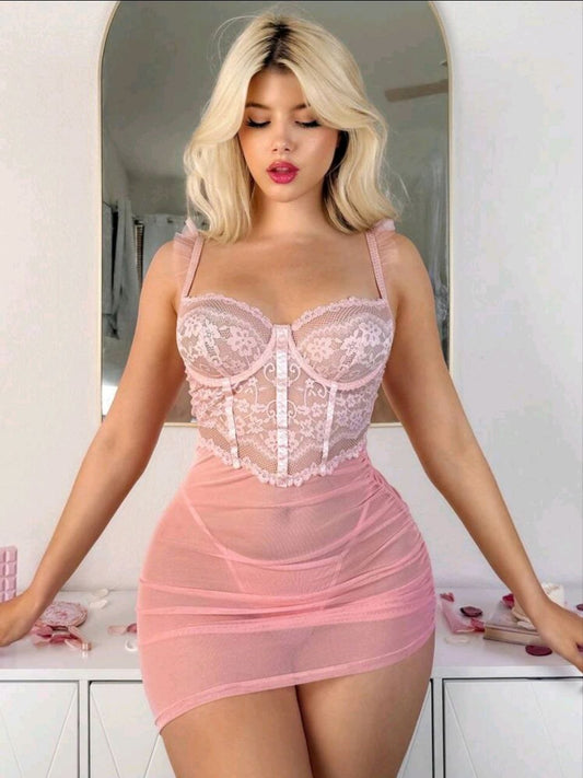 Nuisette avec string en dentelle en couleur rose bonbon